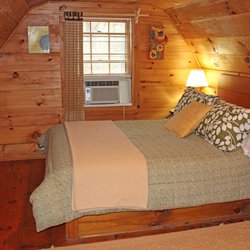 Henson Cove Place B & B and Cabin - Upstairs in the Cove Cabin is a queen-size bed, a full-size bed in the loft area and a half bath.