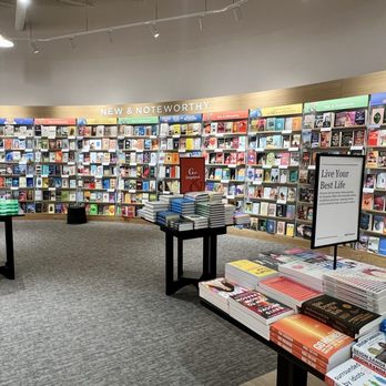 Barnes & Noble - 'New & Noteworthy' book section - Bookstores Near Me - Paramus, New Jersey