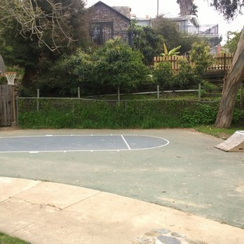 Bluebird Park - Basketball court and 'communal' skate 'ramp'. - Parks Near Me - Laguna Beach, California