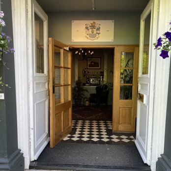 Prae Wood Arms - Entrance way - Gastropubs Near Me - St. Albans, HRT