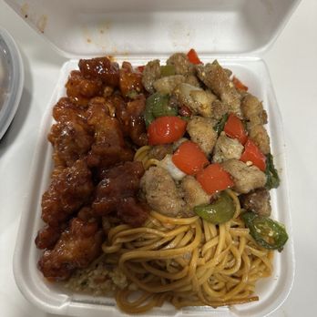 Spicy Bowl - General Tso chicken and jalapeño chicken with chowmein and fried rice. 10/10 - Noodles Near Me - Corona, California Spicy Bowl - General Tso chicken and jalapeño chicken with chowmein and fried rice. 10/10 - Noodles Near Me - Corona, California