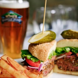 Nicklaus North Golf Course - Beer & Burger in the Lounge at Nicklaus North