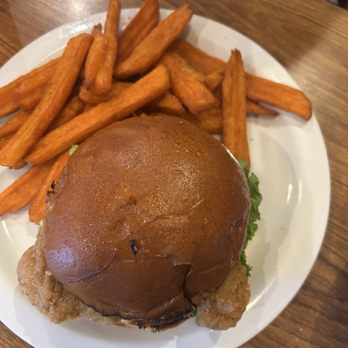 Mountain Oaks Cafe - American Near Me - Oakhurst, California