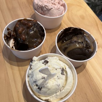 Cream Of The Crop - Vegan chocolate, mint chocolate chip and strawberry - Ice Cream & Frozen Yogurt Near Me - Gilbert, Arizona Cream Of The Crop - Vegan chocolate, mint chocolate chip and strawberry - Ice Cream & Frozen Yogurt Near Me - Gilbert, Arizona