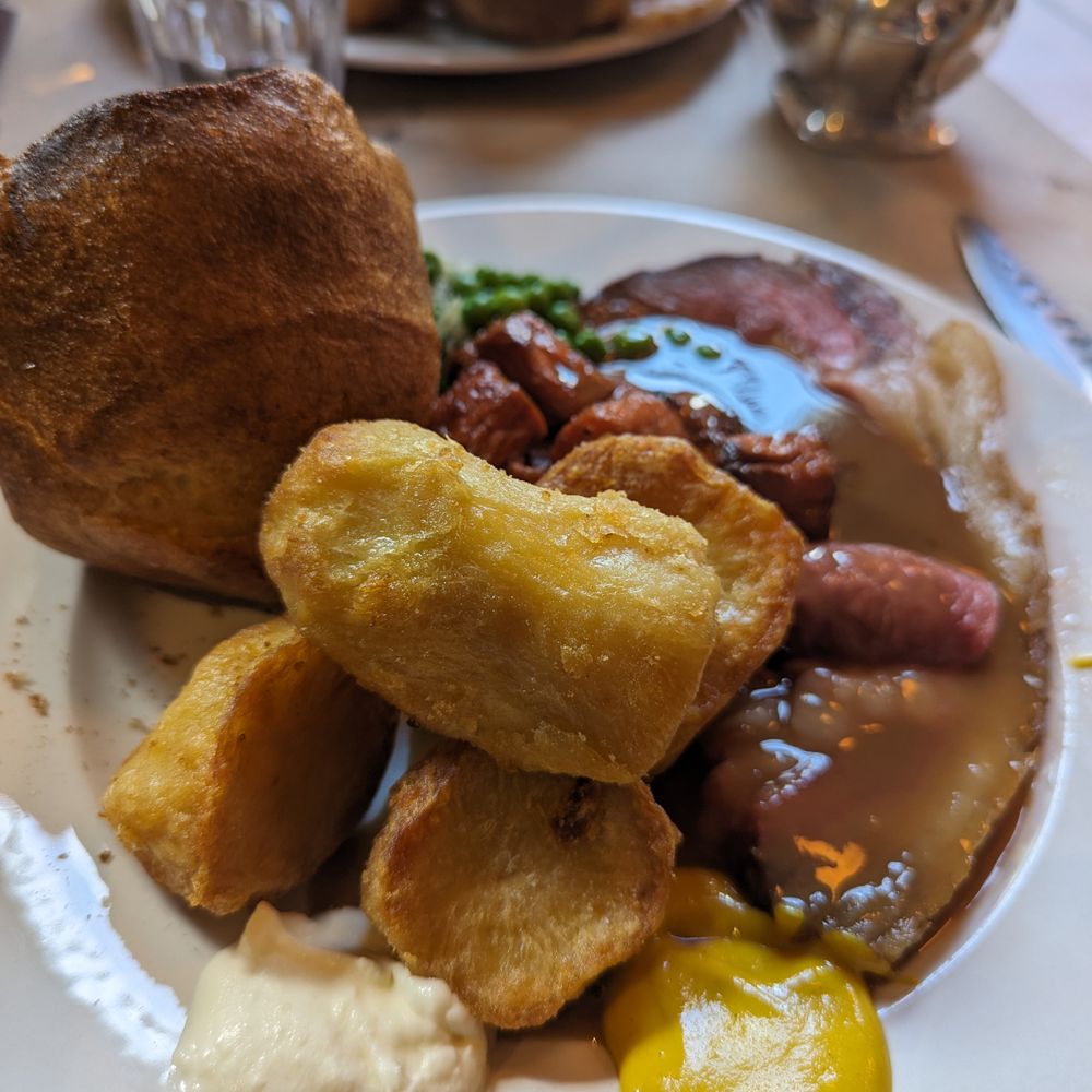 Devonshire Arms - Roast beef with metiorites - Pubs Near Me - London, XGL Devonshire Arms - Roast beef with metiorites - Pubs Near Me - London, XGL