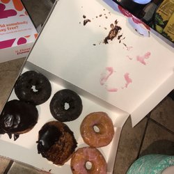 Dunkin' - Messy Assorted 6 Donuts