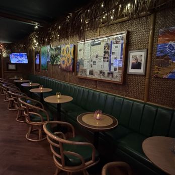 Damon's Steak House - Seating behind the bar - Steakhouses Near Me - Glendale, California
