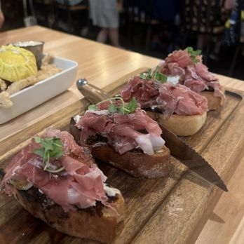 Gia Mia - prosciutto and fig bruschetta - Italian Near Me - Naperville, Illinois