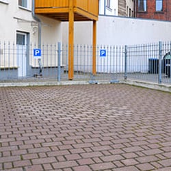 Zahnärzte Kirsten Reichenbach - Kundenparkplatz Zahnärzte Kirsten an der Zahnarzt Praxis