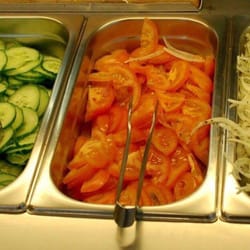 Mouni - Onze heerlijke verse salade bar elke ochtend vers gemaakt :))
