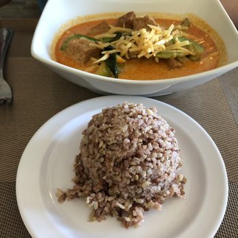 Pad Thai - Green curry - Thai Near Me - Saint Louis, Missouri