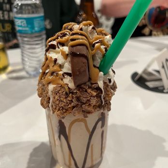 BG Shakery - Reese's egg shake - Ice Cream & Frozen Yogurt Near Me - Bowling Green, Kentucky