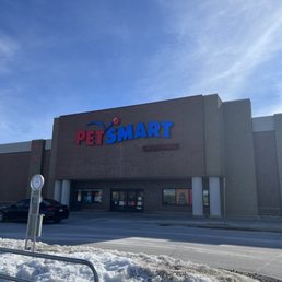 Exterior photo of PetSmart - Minneapolis, Minnesota Exterior photo of PetSmart - Minneapolis, Minnesota