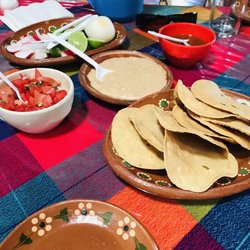 Karnes en Su Jugo - Frijolitos con tostadas