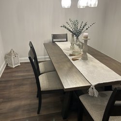 Rooms To Go Outlet Store - Norcross - Dining room table with chairs and bench
