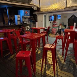 Helen's Hot Chicken - Deceptively larger dine in options!