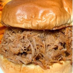 Butchs Nuttin Butt BBQ - Bbq sandwich