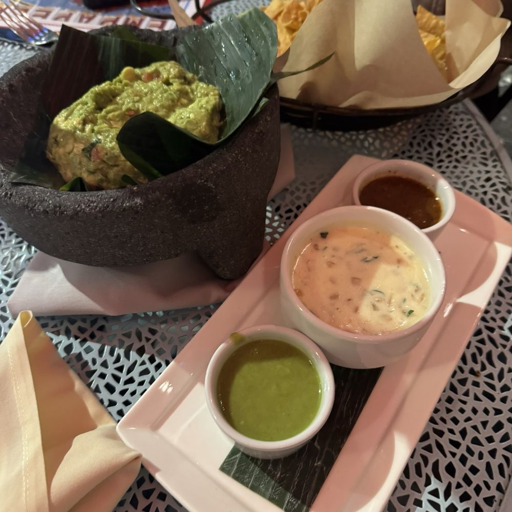El Vez - Chips and Salsa El Vez "The Original" Guacamole Queso Fundido con Carne - Mexican Near Me - Philadelphia, Pennsylvania El Vez - Chips and Salsa El Vez "The Original" Guacamole Queso Fundido con Carne - Mexican Near Me - Philadelphia, Pennsylvania
