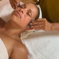 Aloha Moon Spa - Unwind and Relax with one of our Signature Massages or Facials leaving rejuvenated @alohamoonspa