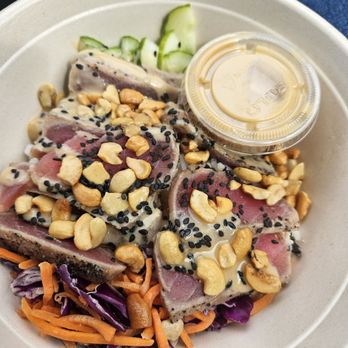 Brown Bag Seafood - Ahi seared tuna - Salad Near Me - Naperville, Illinois