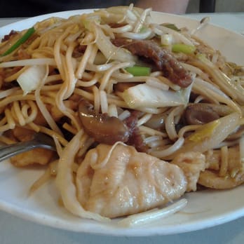 Dumpling Inn - Deluxe chow mein - Chinese Near Me - San Diego, California