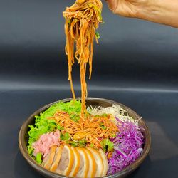 So Moon Nan Jokbal - Acorn Jokbal Makguksu! Cold Korean Noodle Salad with Jokbal. Spicy, crunchy, and refreshing!