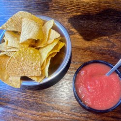 Burrito Parrilla Mexicana - Glendale Heights - chips and salsa