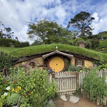 Hobbiton Movie Set - Walking Tours Near Me - Matamata, WKO