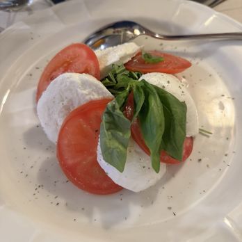 Trattoria Pontini - Caprese salad - Trattorie Near Me - Venezia, VE Trattoria Pontini - Caprese salad - Trattorie Near Me - Venezia, VE