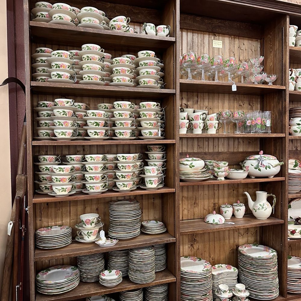 Yesterday Antiques - Now I know where to buy my Desert Rose dishes passed down to me by my great grandmother if I need replacements! 5/4/2024 - Antiques Near Me - Ruidoso, New Mexico Yesterday Antiques - Now I know where to buy my Desert Rose dishes passed down to me by my great grandmother if I need replacements! 5/4/2024 - Antiques Near Me - Ruidoso, New Mexico