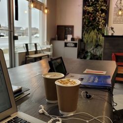 Monkey Hut Cafe - Masala chai tea latte and carame macchiato