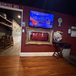 Bob's Place - Decor