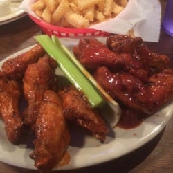 Oscar's Pizza & Sports Grille - 10 piece order of the double dipped char buff wings.