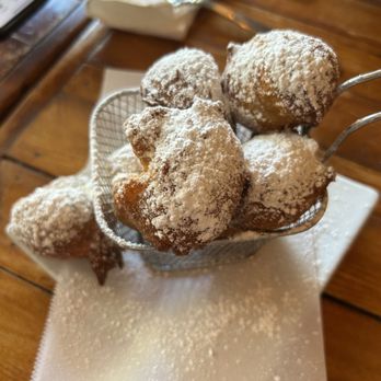 Farmhouse Cafe - Beignets - Breakfast & Brunch Near Me - Honolulu, Hawaii