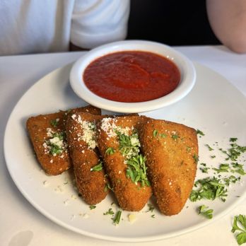 MA'S Italian Kitchen - Fried Mozzarella - Italian Near Me - Burbank, California MA'S Italian Kitchen - Fried Mozzarella - Italian Near Me - Burbank, California