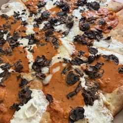 Gennaro's Pizza Parlor - Pizza Alla Vodka