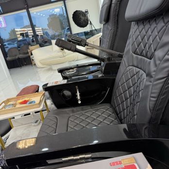 Azul Nail Lounge - massage chairs for pedicures - Nail Salons Near Me - Mississauga, Ontario Azul Nail Lounge - massage chairs for pedicures - Nail Salons Near Me - Mississauga, Ontario