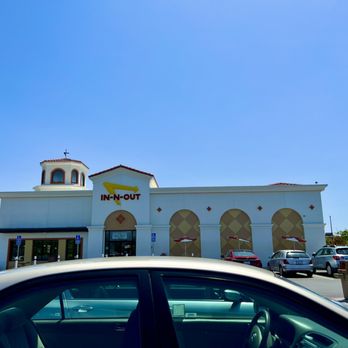 In-N-Out Burger - Outside of building - Burgers Near Me - Alameda, California In-N-Out Burger - Outside of building - Burgers Near Me - Alameda, California