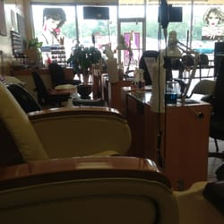 Lovely Nails - The place is clean...