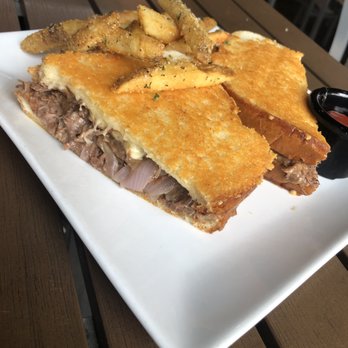 Cincinnati Lager House - Short rib grilled cheese - New American Near Me - Cincinnati, Ohio