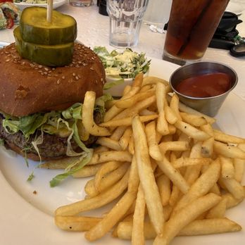 17 River Grille - Classic Cheeseburger - American Near Me - Chagrin Falls, Ohio