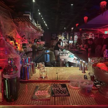 Sunny's Lounge - Cocktail Bars Near Me - Phoenix, Arizona