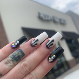 Cute nails done by Lindsey! L