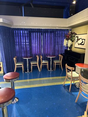 Stookey’s Blue Room by null