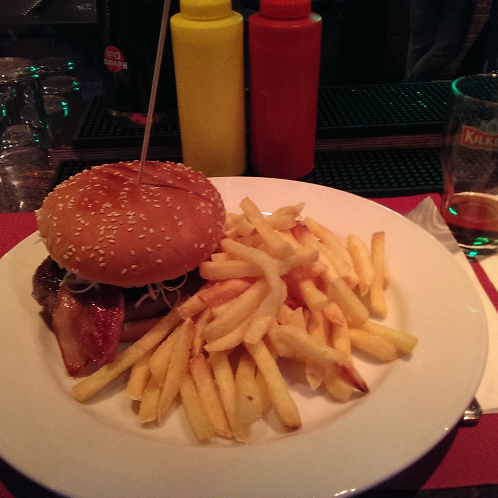 BIG BEN PUB Westside - Big Ben hamburger - Food Near Me - Zürich, ZH