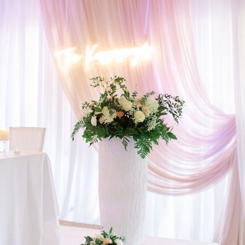 St. George Flowers and Decorations - Sweetheart table arrangement - Floral Designers Near Me St. George Flowers and Decorations - Sweetheart table arrangement - Floral Designers Near Me