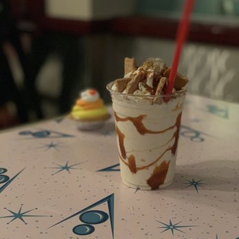Flo's V8 Cafe - Cafes Near Me - Anaheim, California