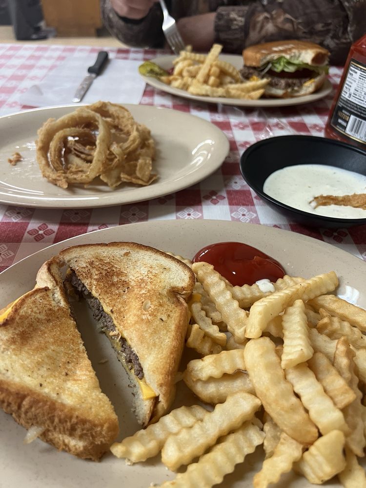 TRACEWAY RESTAURANT Updated October 2024 14 Photos & 24 Reviews