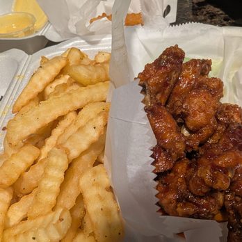 La Wings - Hot braised wings and lemon pepper fries - Chicken Wings Near Me - Atlanta, Georgia La Wings - Hot braised wings and lemon pepper fries - Chicken Wings Near Me - Atlanta, Georgia