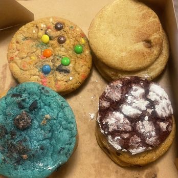 The Baked Bear - 1 dozen of mixed cookies - Ice Cream & Frozen Yogurt Near Me - San Francisco, California